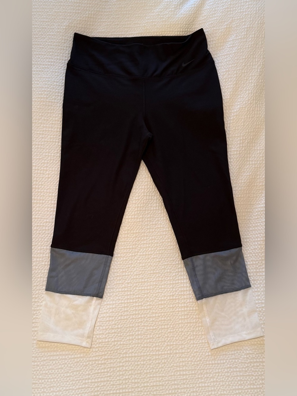 Nike | Dri Fit Black Colorblock Capri Leggings | Size = M